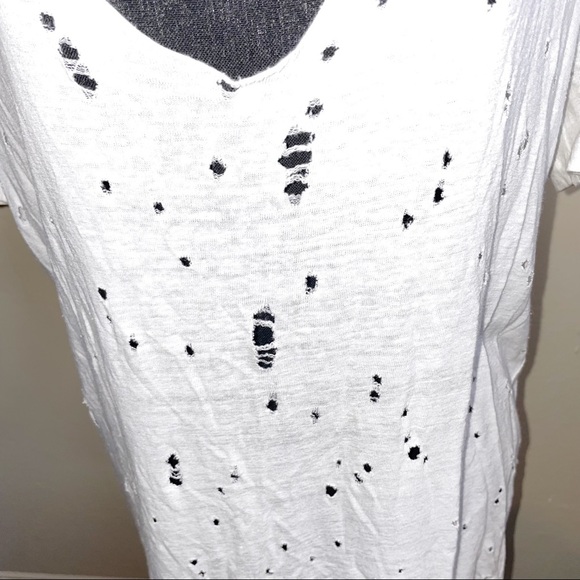 White distressed plunge neckline tee - Picture 6 of 6